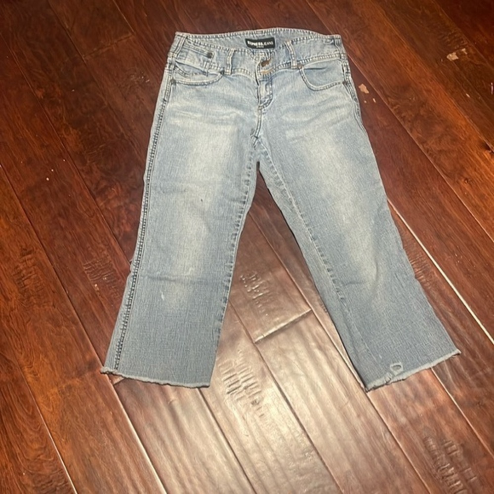 Express capri low rise jeans original y2k lt wash factory raw hem no bk pockets